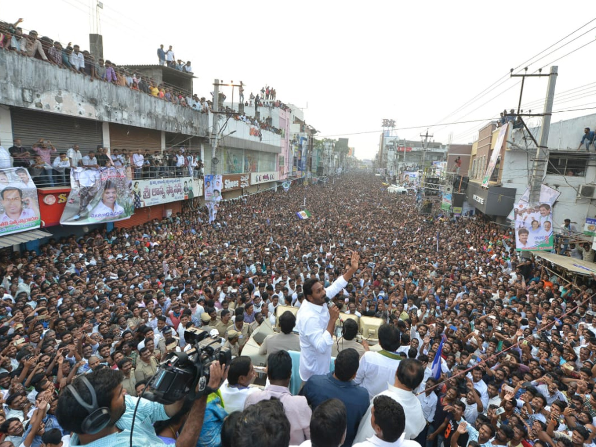 YS Jagan PrajaSankalpaYatra public meeting Srikakulam District photo gallery - Sakshi6