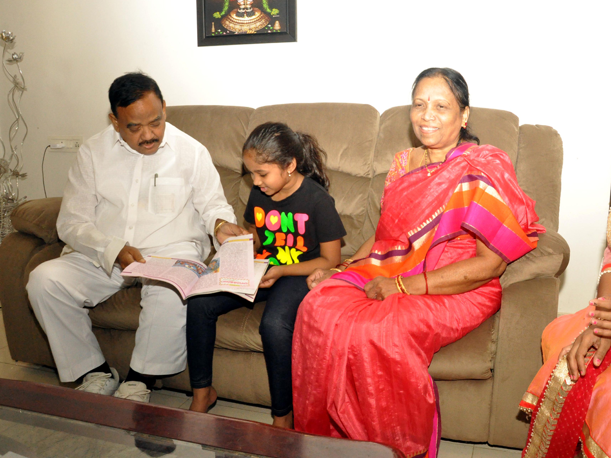 Telangana MLA Candidates With Families Photo Gallery - Sakshi4