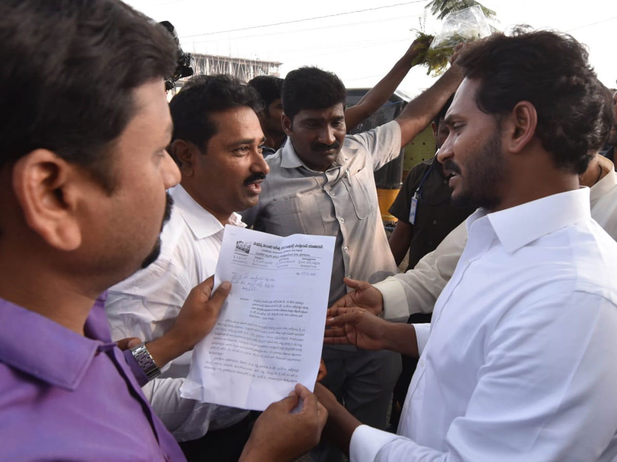 YS Jagan PrajaSankalpaYatra Day 317th Photo Gallery - Sakshi10