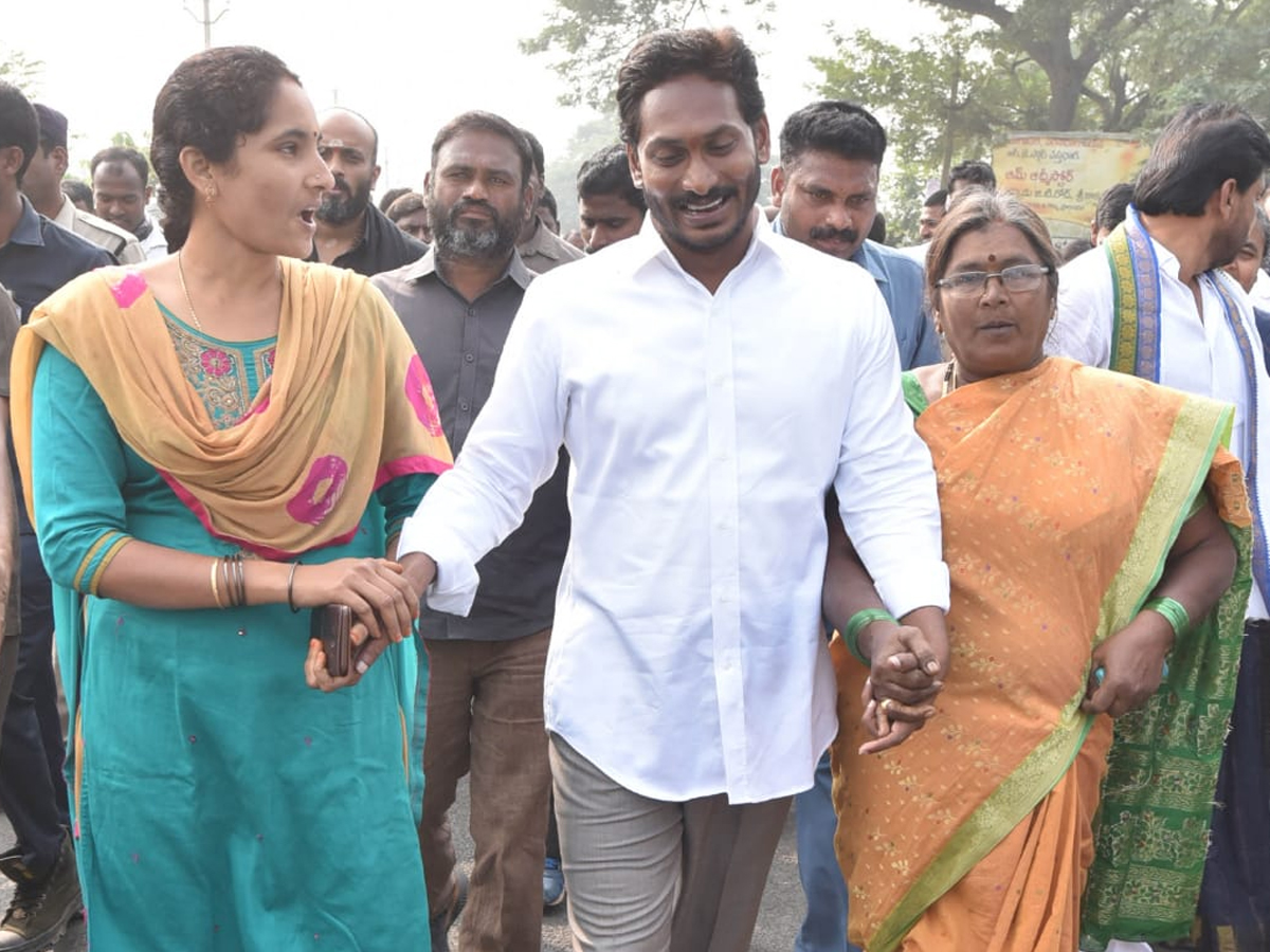 YS Jagan PrajaSankalpaYatra Day 317th Photo Gallery - Sakshi11