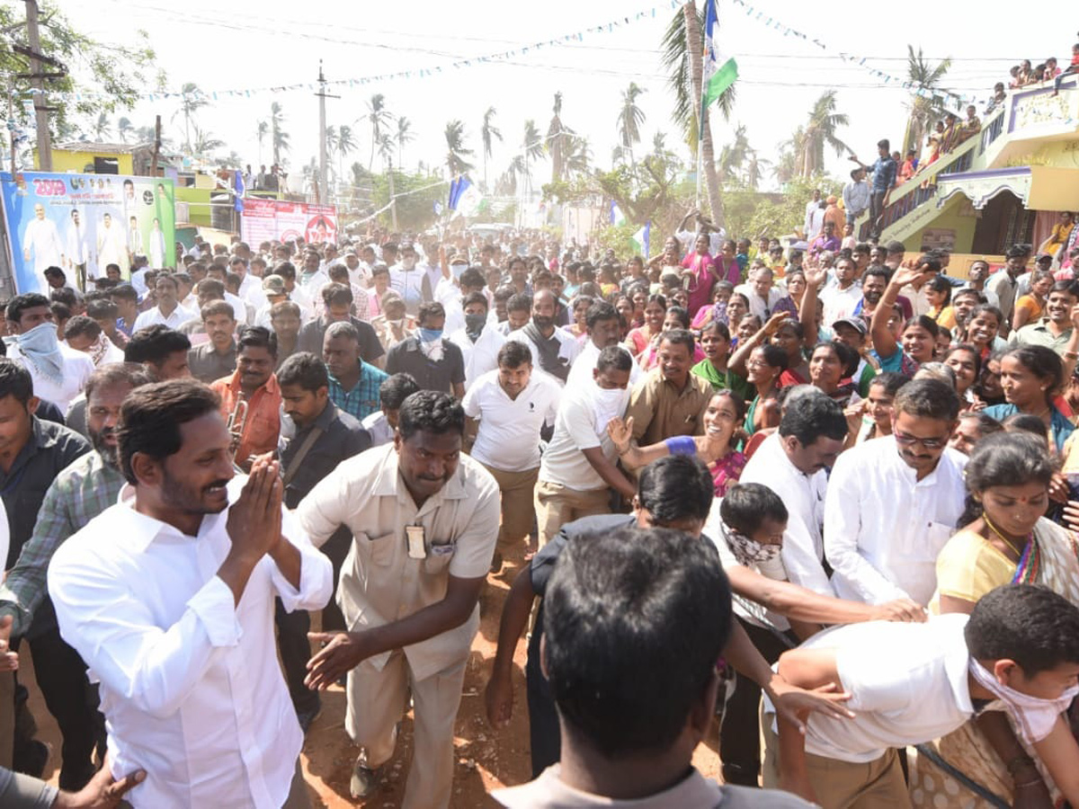 YS jagan padayatra at Sikakulam photo gallery - Sakshi27