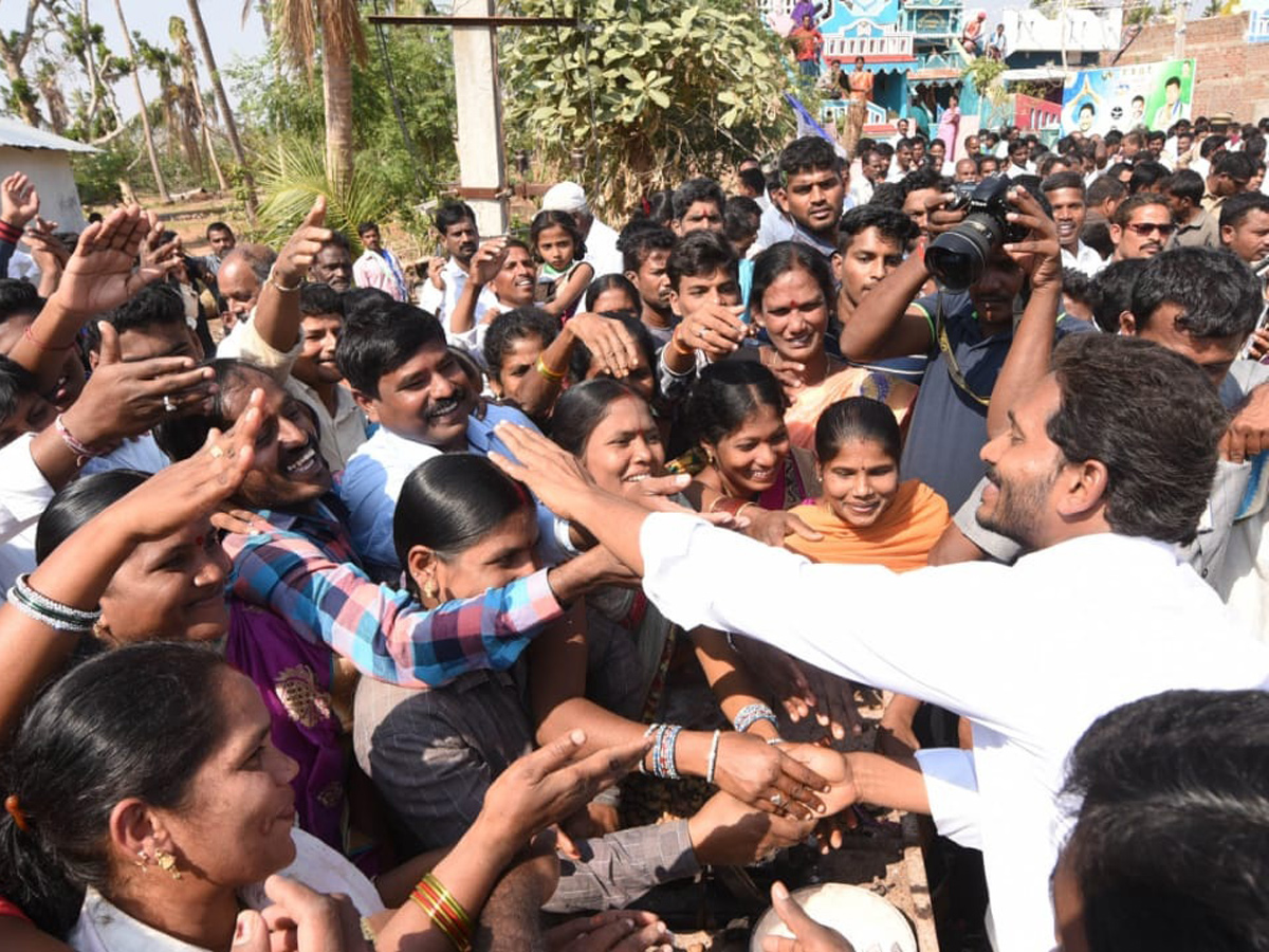 YS jagan padayatra at Sikakulam photo gallery - Sakshi29