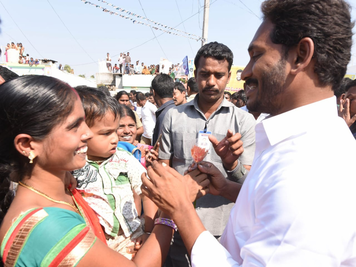 YS jagan padayatra at Sikakulam photo gallery - Sakshi30