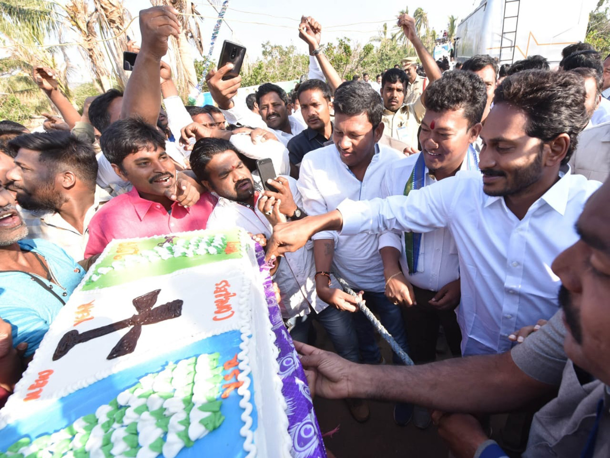 YS jagan padayatra at Sikakulam photo gallery - Sakshi1