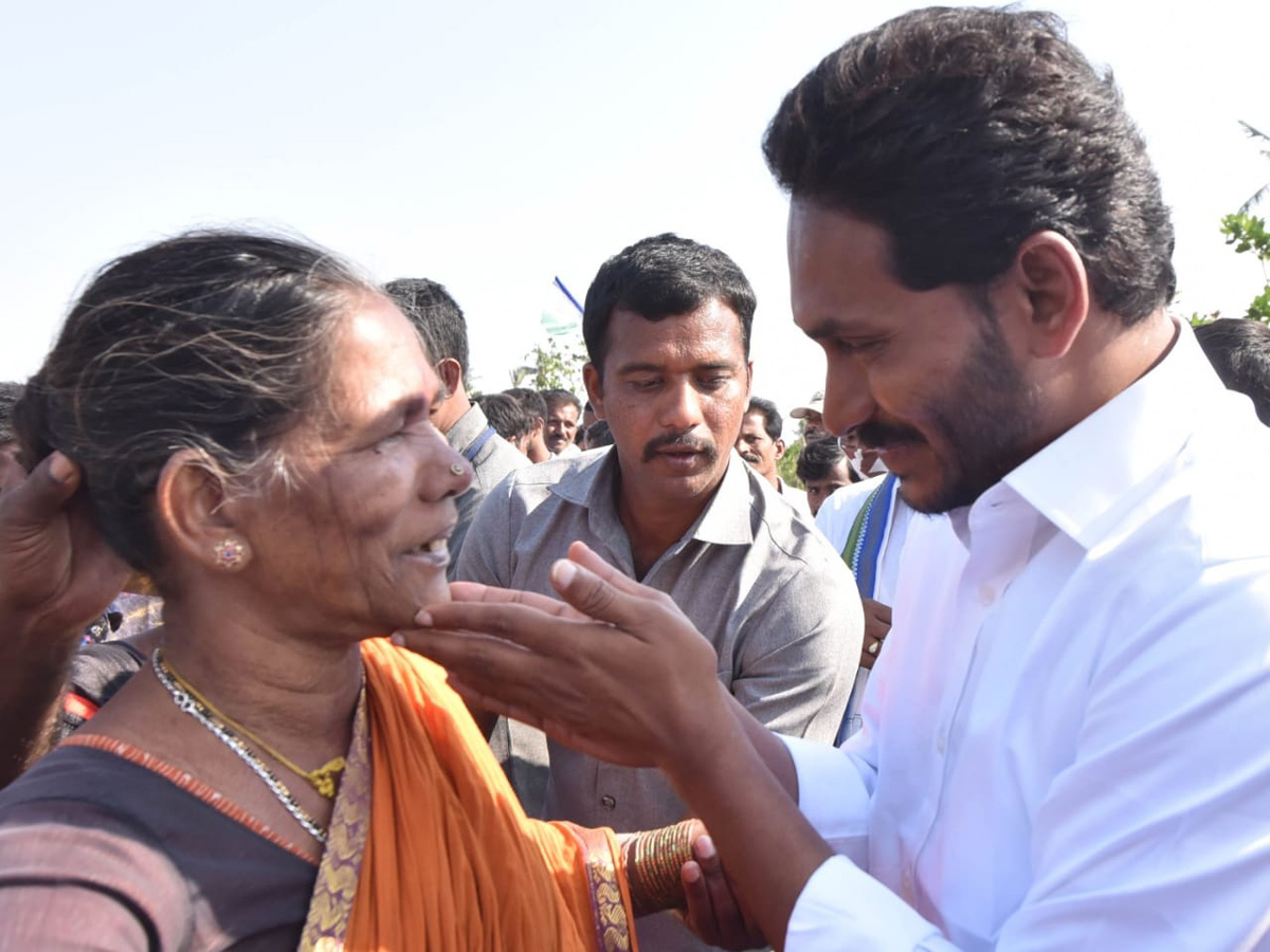 YS jagan padayatra at Sikakulam photo gallery - Sakshi11