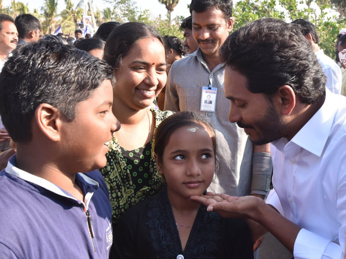 YS jagan padayatra at Sikakulam photo gallery - Sakshi12