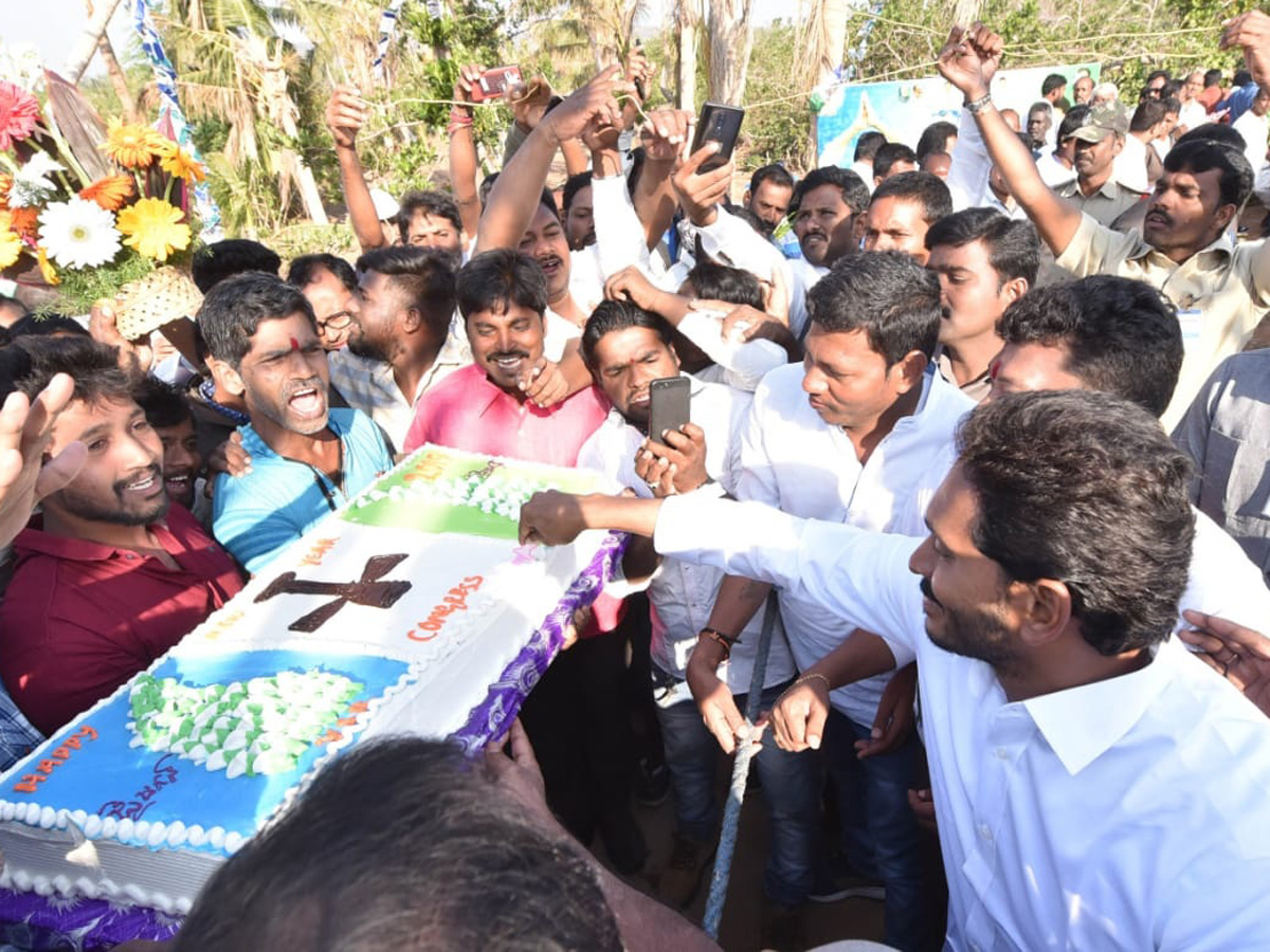 YS jagan padayatra at Sikakulam photo gallery - Sakshi2