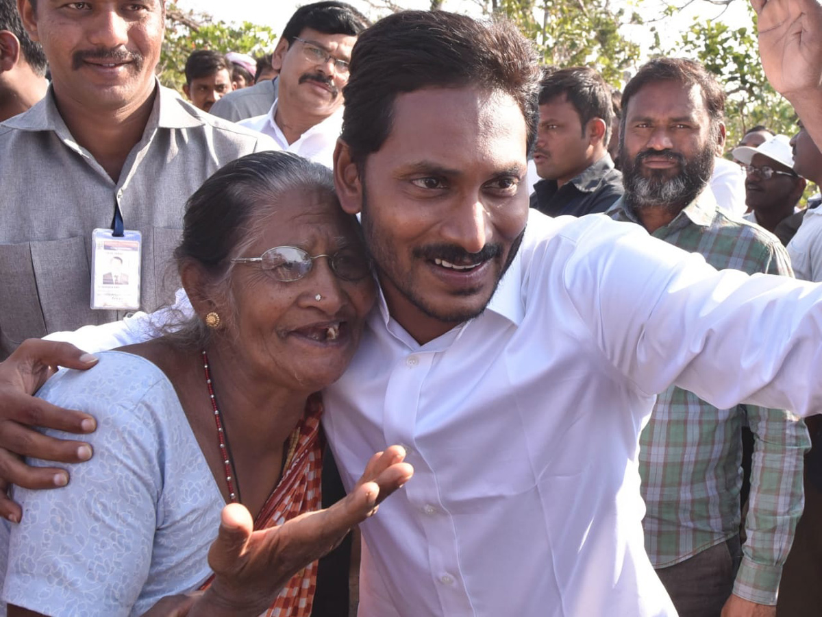 YS jagan padayatra at Sikakulam photo gallery - Sakshi4