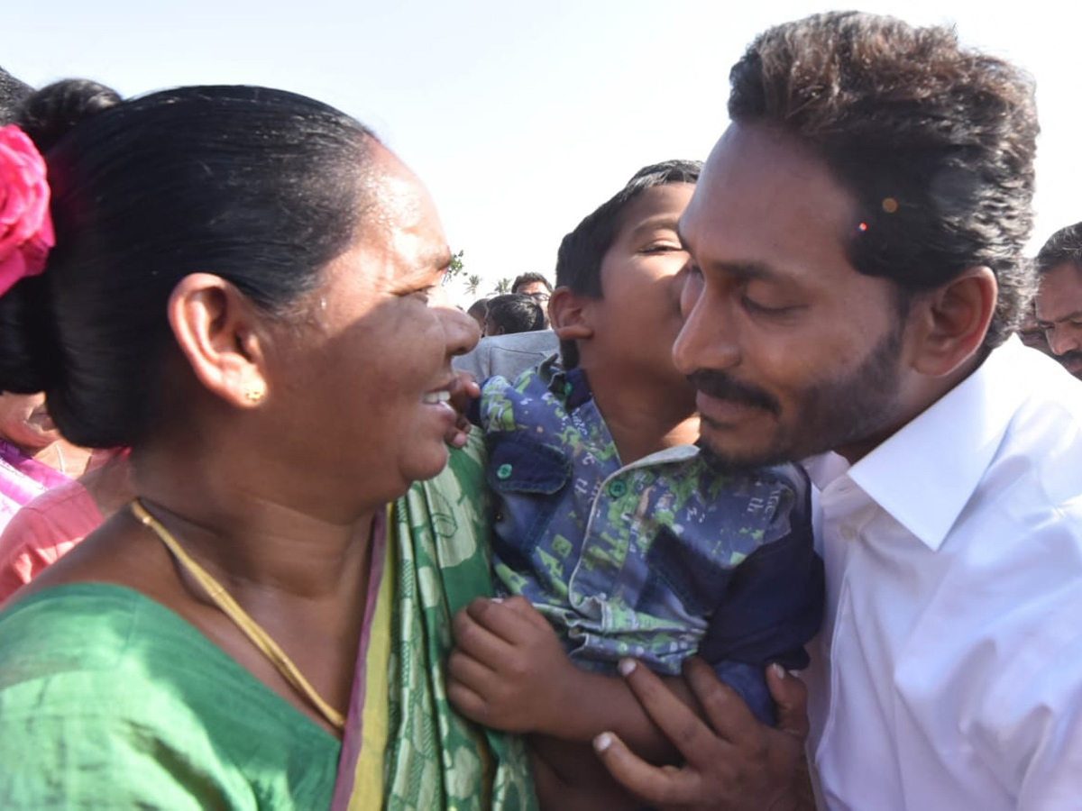 YS jagan padayatra at Sikakulam photo gallery - Sakshi5