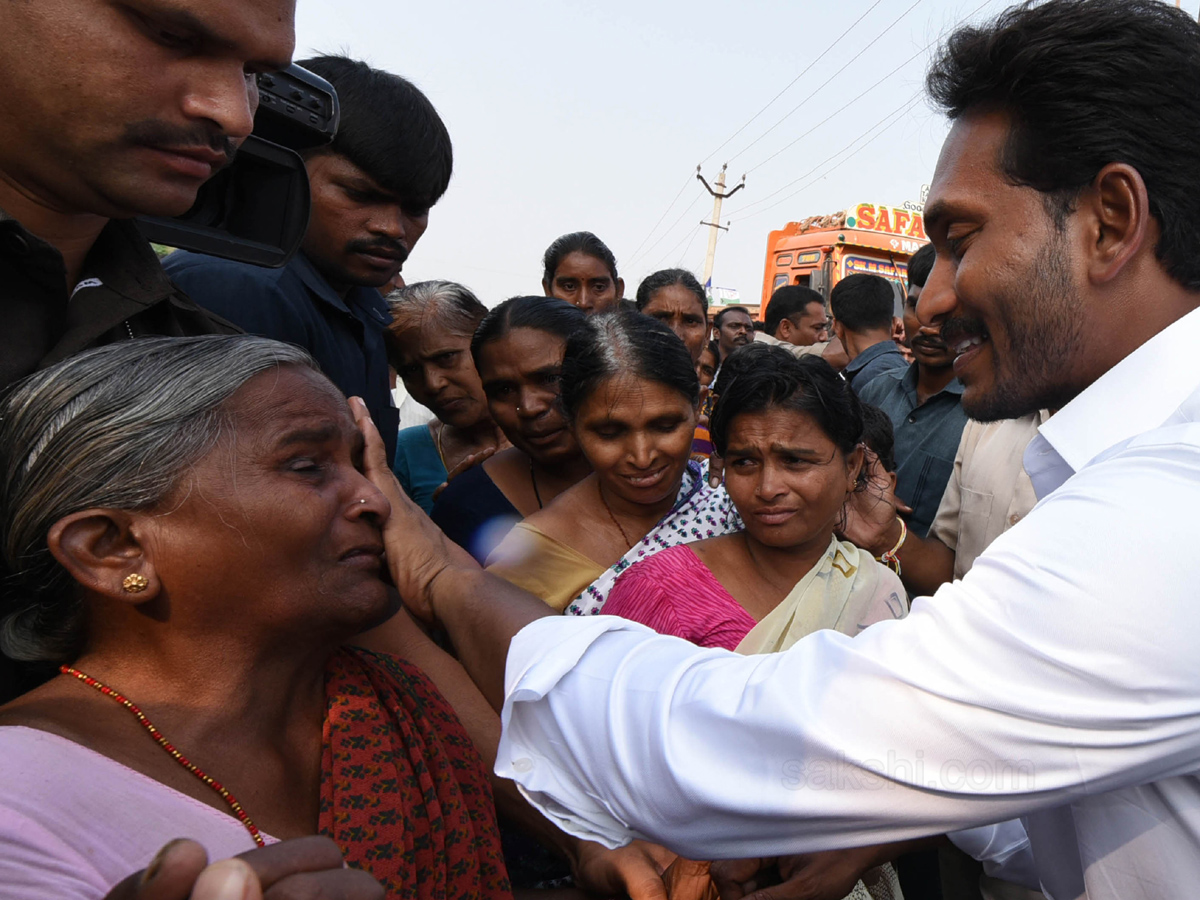 YS Jagan Mohan Reddy Emotional Photos In Praja Sankalpa Yatra - Sakshi11