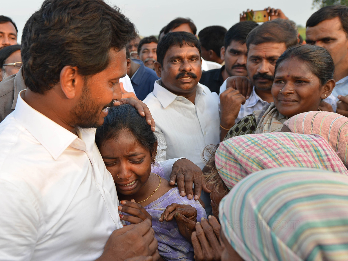 YS Jagan Mohan Reddy Emotional Photos In Praja Sankalpa Yatra - Sakshi12