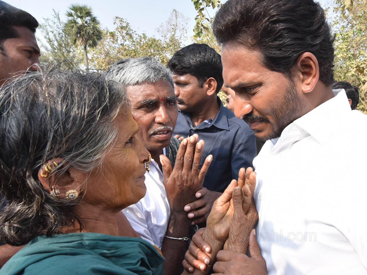 YS Jagan Mohan Reddy Emotional Photos In Praja Sankalpa Yatra - Sakshi3