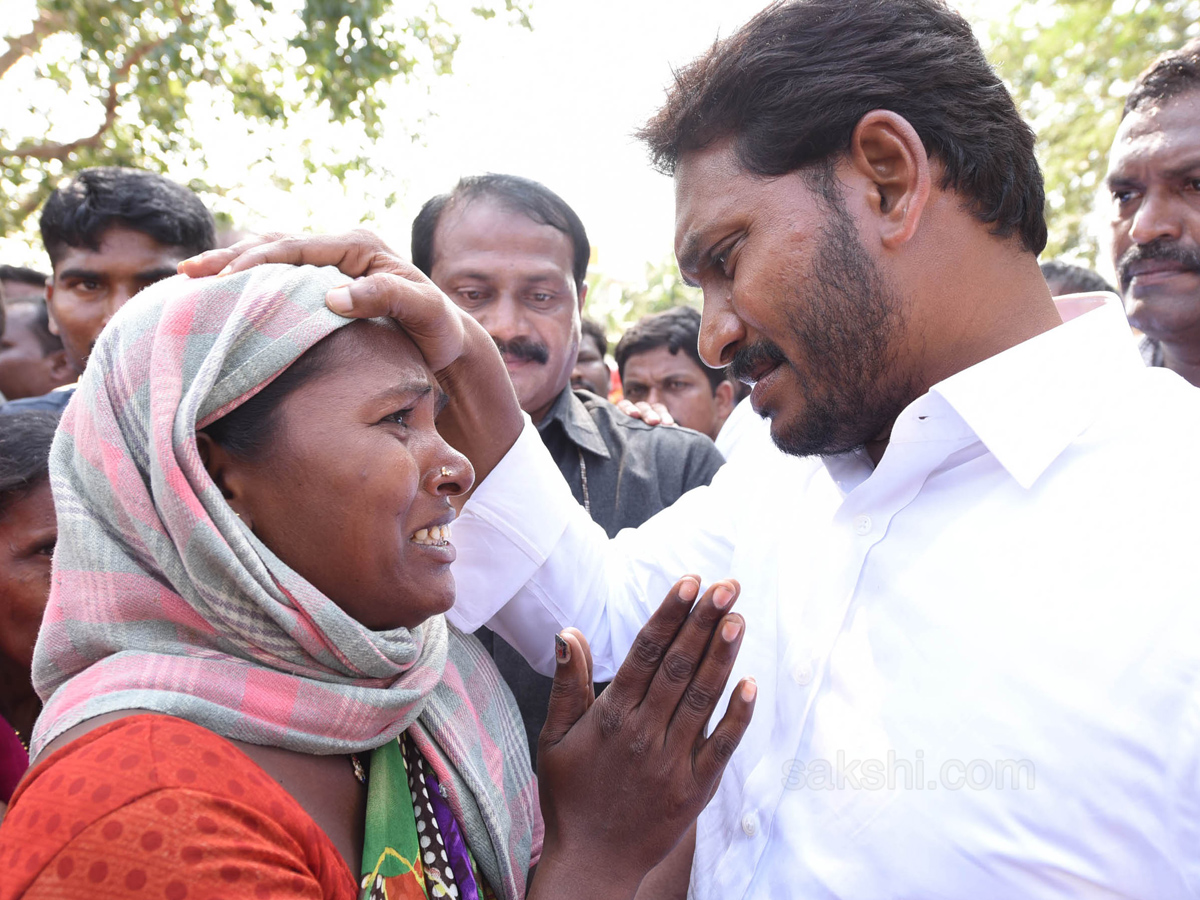 YS Jagan Mohan Reddy Emotional Photos In Praja Sankalpa Yatra - Sakshi7