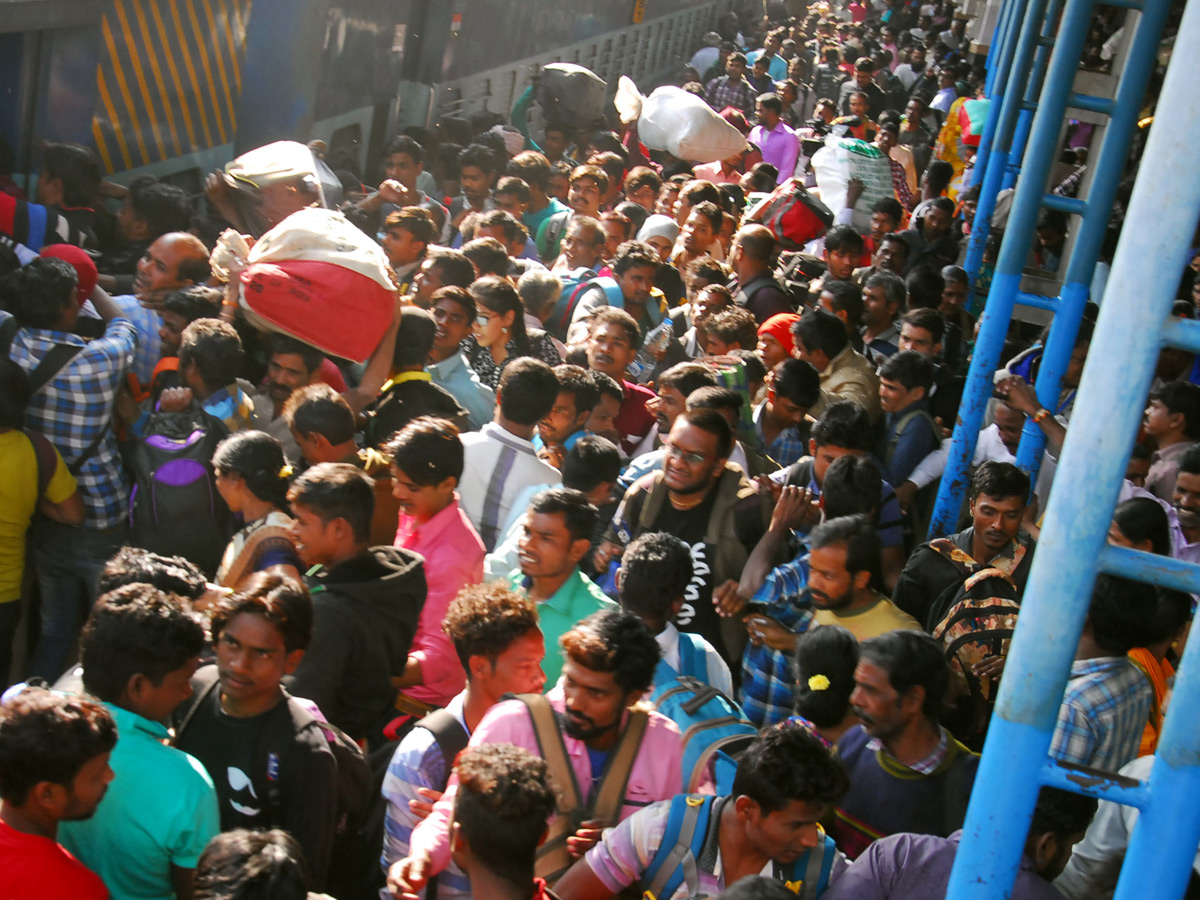 Sankranti Festival Rush Chokes Secunderabad Railway Photo Gallery - Sakshi11