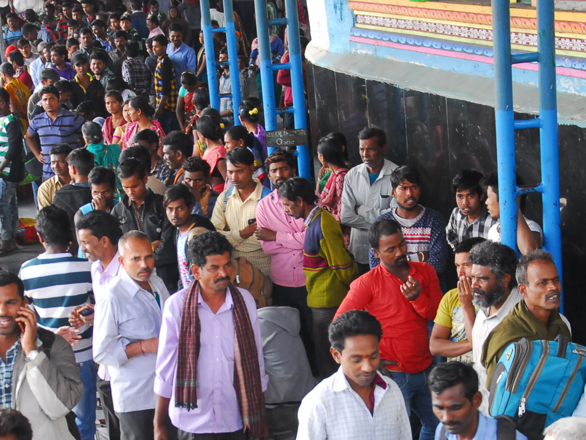 Sankranti Festival Rush Chokes Secunderabad Railway Photo Gallery - Sakshi13