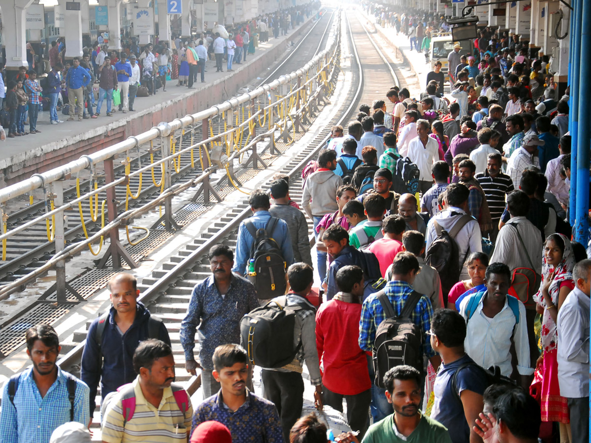 Sankranti Festival Rush Chokes Secunderabad Railway Photo Gallery - Sakshi14