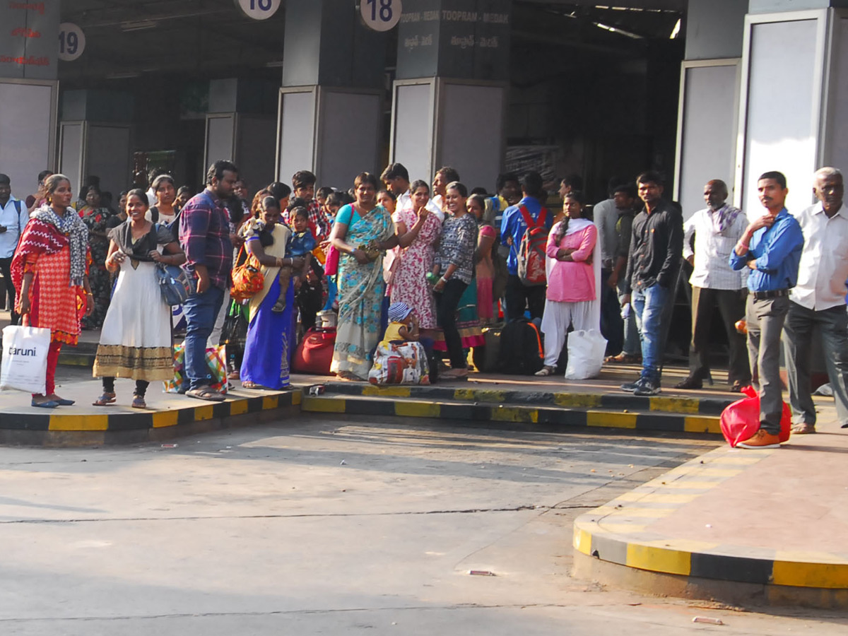 Sankranti Festival Rush Chokes Secunderabad Railway Photo Gallery - Sakshi15