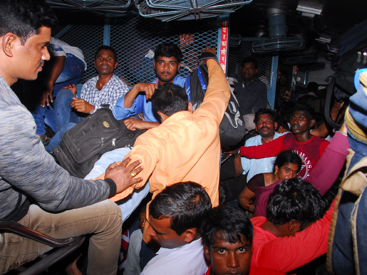 Sankranti Festival Rush Chokes Secunderabad Railway Photo Gallery - Sakshi18