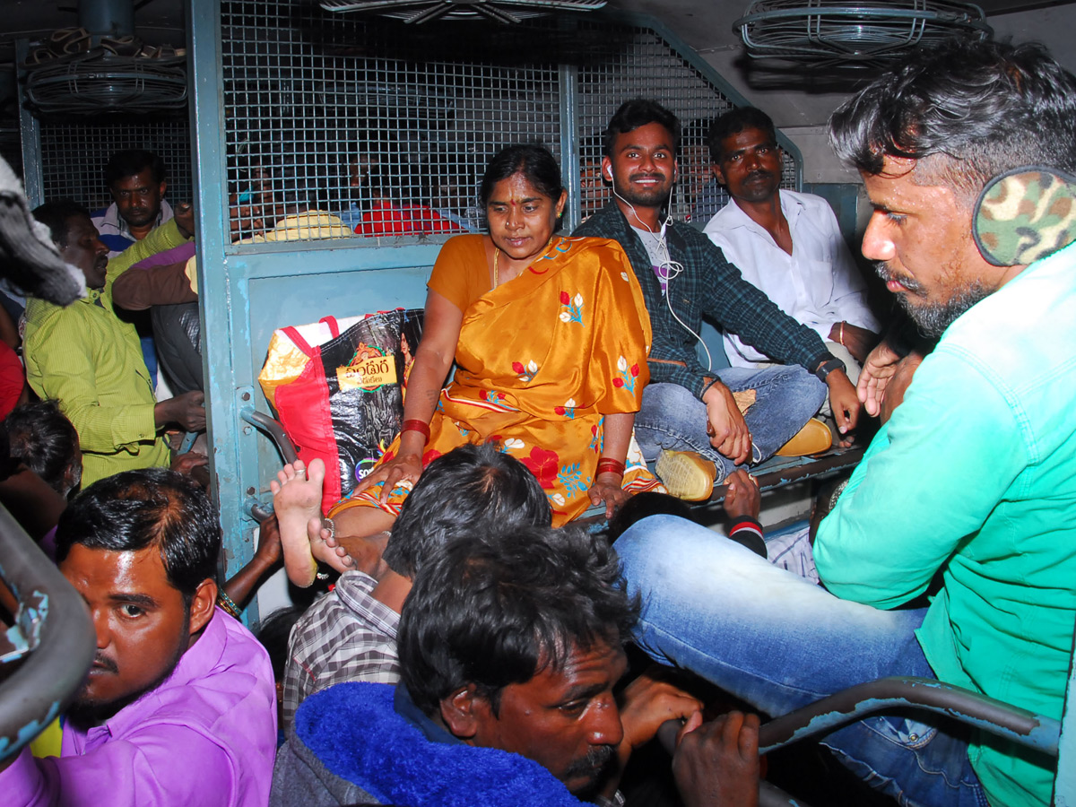 Sankranti Festival Rush Chokes Secunderabad Railway Photo Gallery - Sakshi19