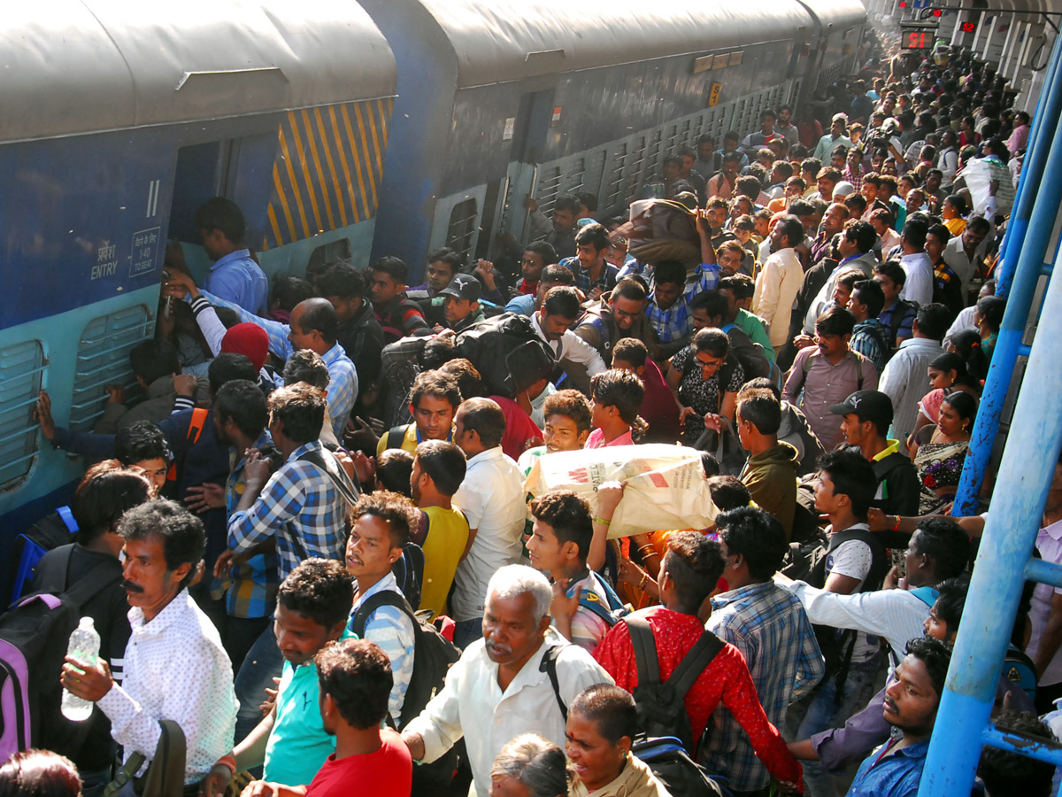 Sankranti Festival Rush Chokes Secunderabad Railway Photo Gallery - Sakshi2