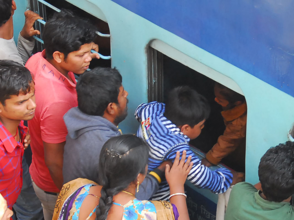 Sankranti Festival Rush Chokes Secunderabad Railway Photo Gallery - Sakshi21