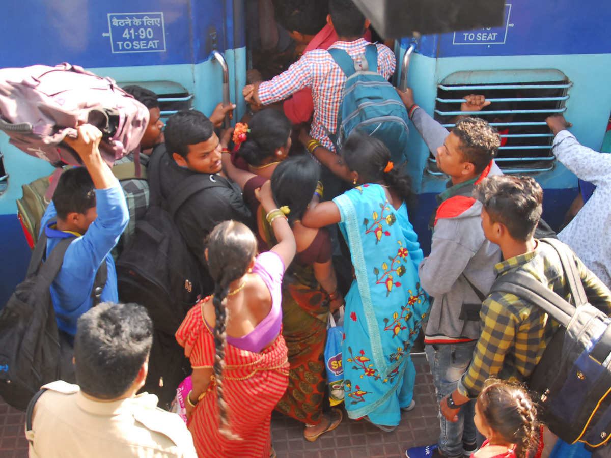 Sankranti Festival Rush Chokes Secunderabad Railway Photo Gallery - Sakshi22