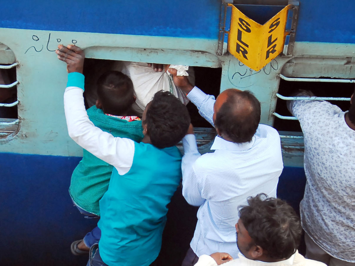 Sankranti Festival Rush Chokes Secunderabad Railway Photo Gallery - Sakshi23