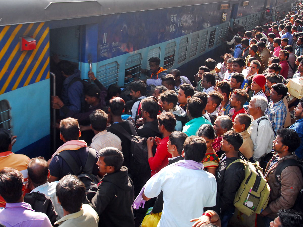 Sankranti Festival Rush Chokes Secunderabad Railway Photo Gallery - Sakshi25