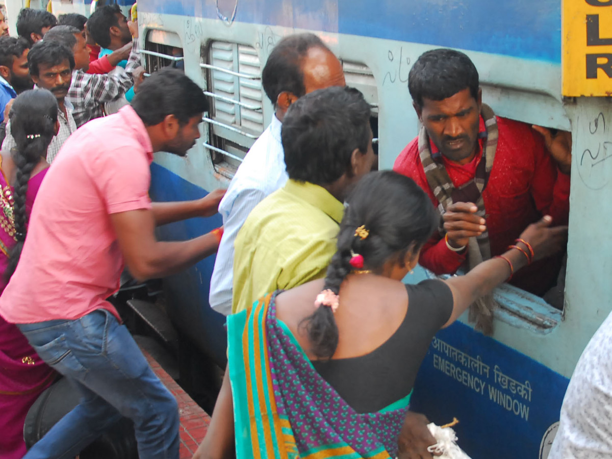 Sankranti Festival Rush Chokes Secunderabad Railway Photo Gallery - Sakshi6