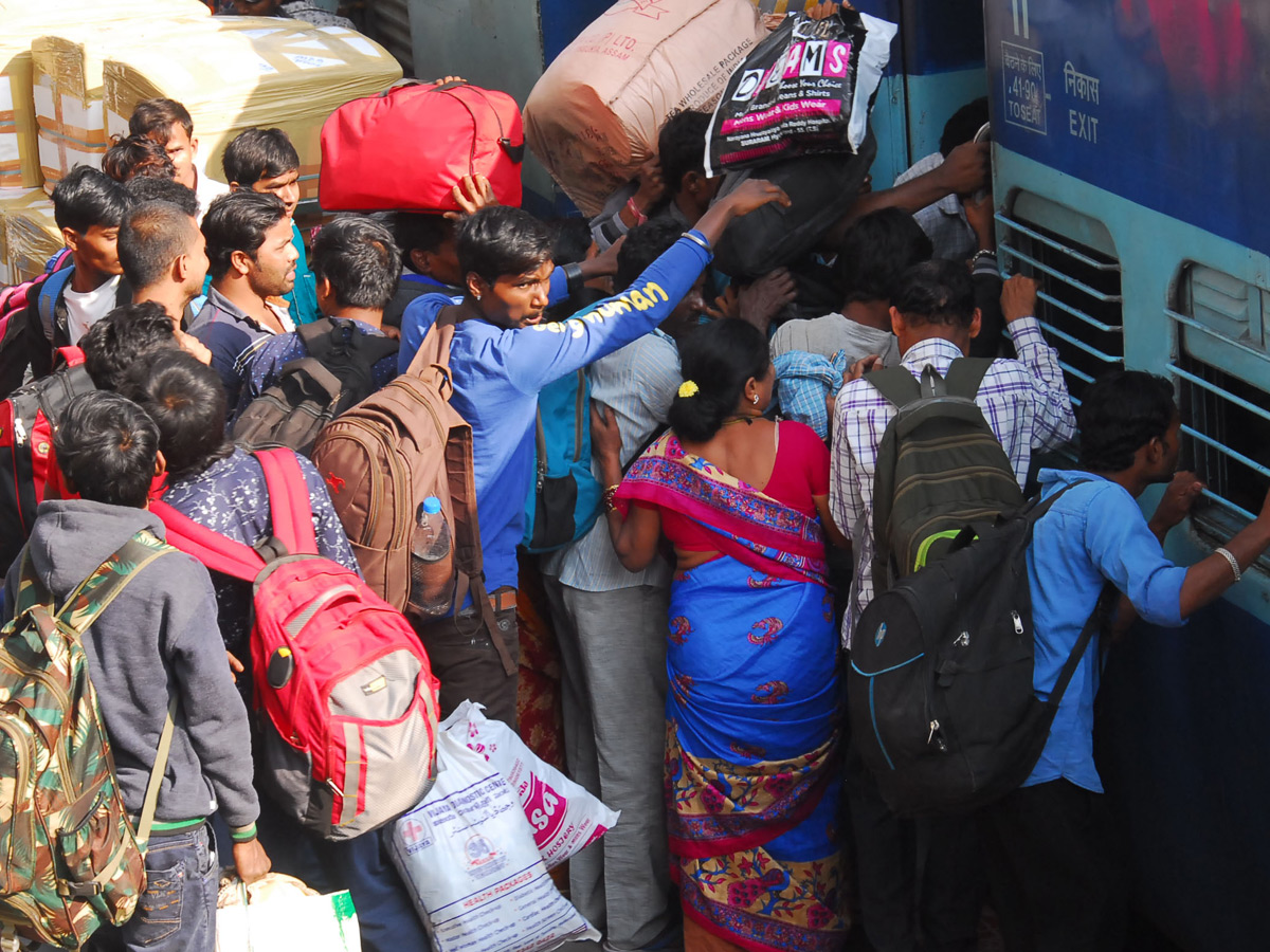 Sankranti Festival Rush Chokes Secunderabad Railway Photo Gallery - Sakshi9