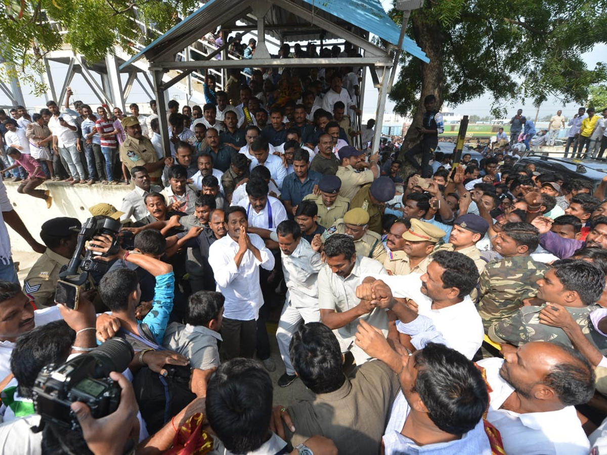 Ys Jagan Mohan Reddy at Tirumala Tirupati Photo Gallery - Sakshi13