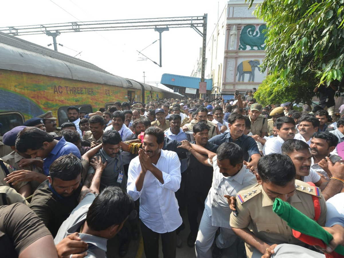 Ys Jagan Mohan Reddy at Tirumala Tirupati Photo Gallery - Sakshi7