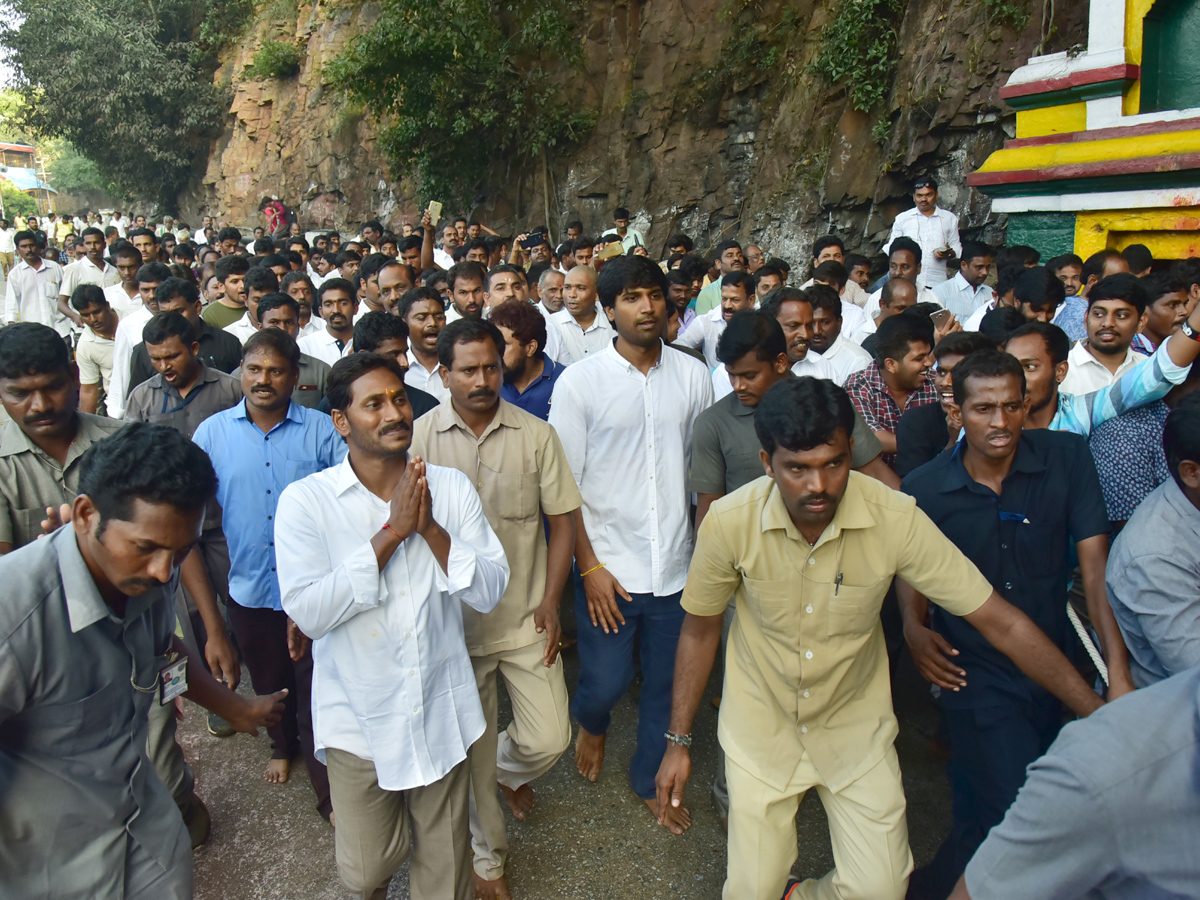 YS Jagan Mohan Reddy in Tirumala Photo Gallery - Sakshi12