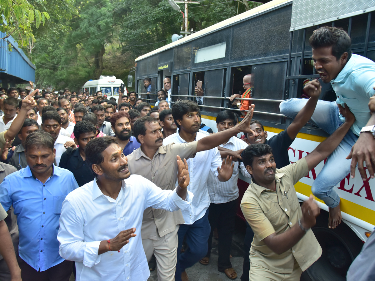 YS Jagan Mohan Reddy in Tirumala Photo Gallery - Sakshi13