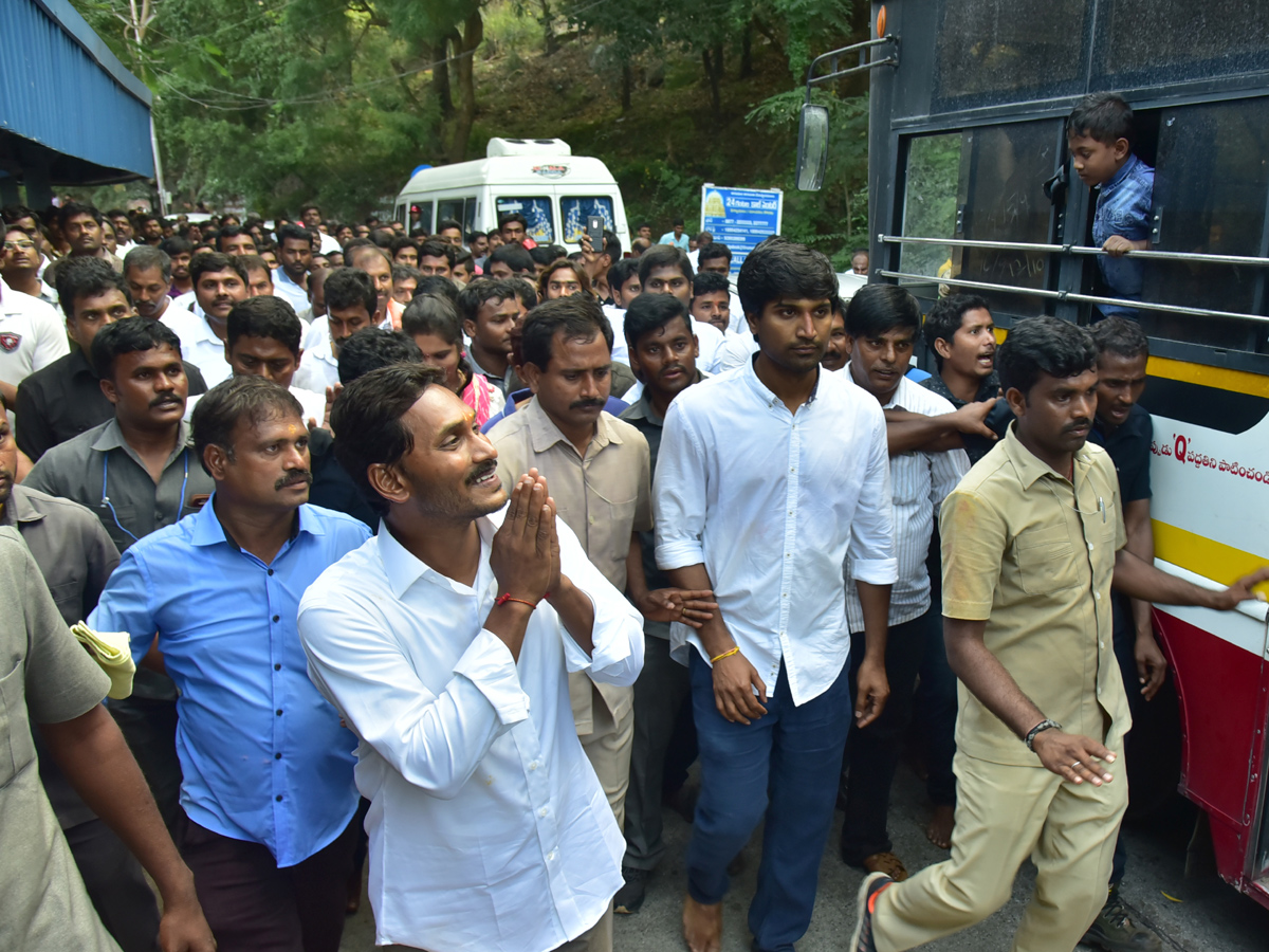 YS Jagan Mohan Reddy in Tirumala Photo Gallery - Sakshi14