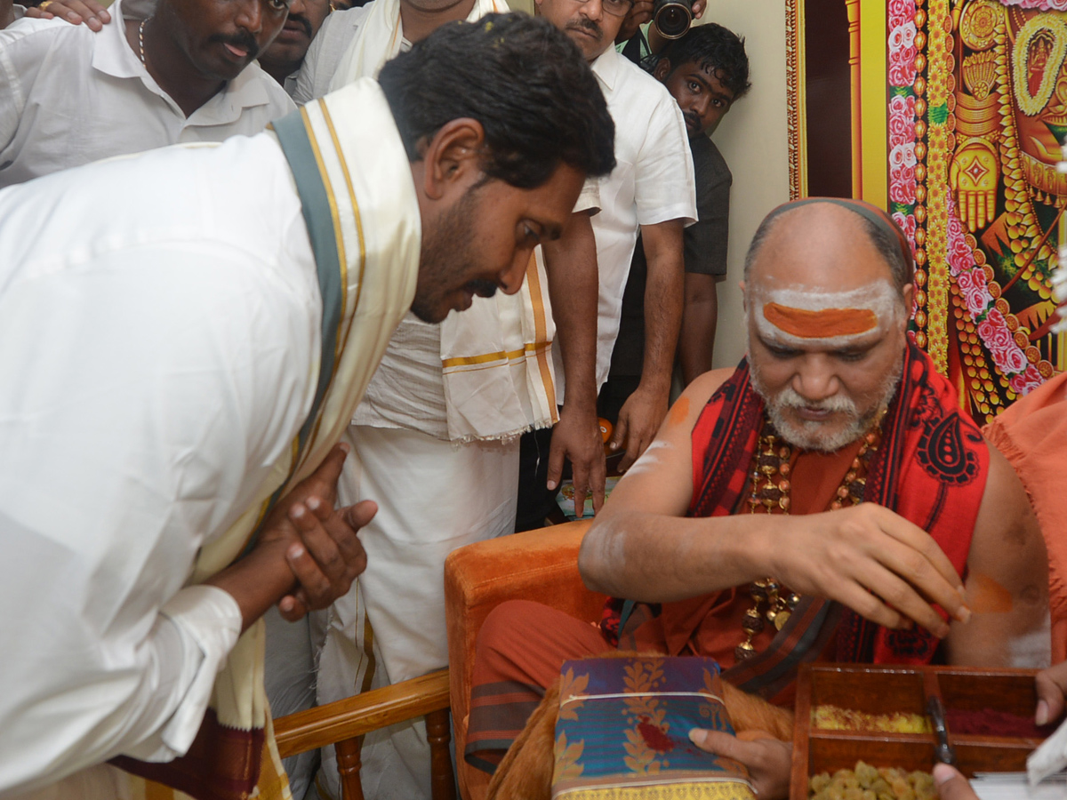 YS Jagan Mohan Reddy in Tirumala Photo Gallery - Sakshi16