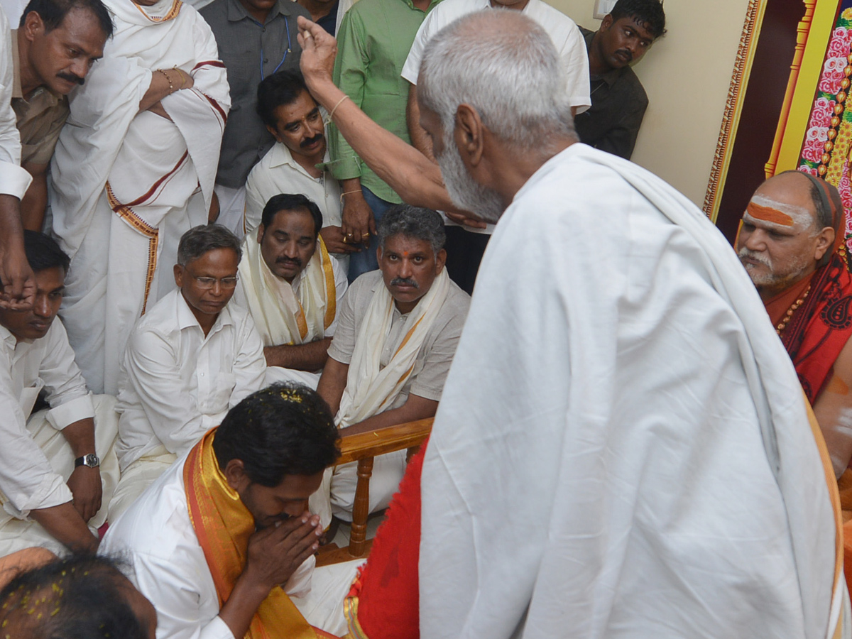 YS Jagan Mohan Reddy in Tirumala Photo Gallery - Sakshi17