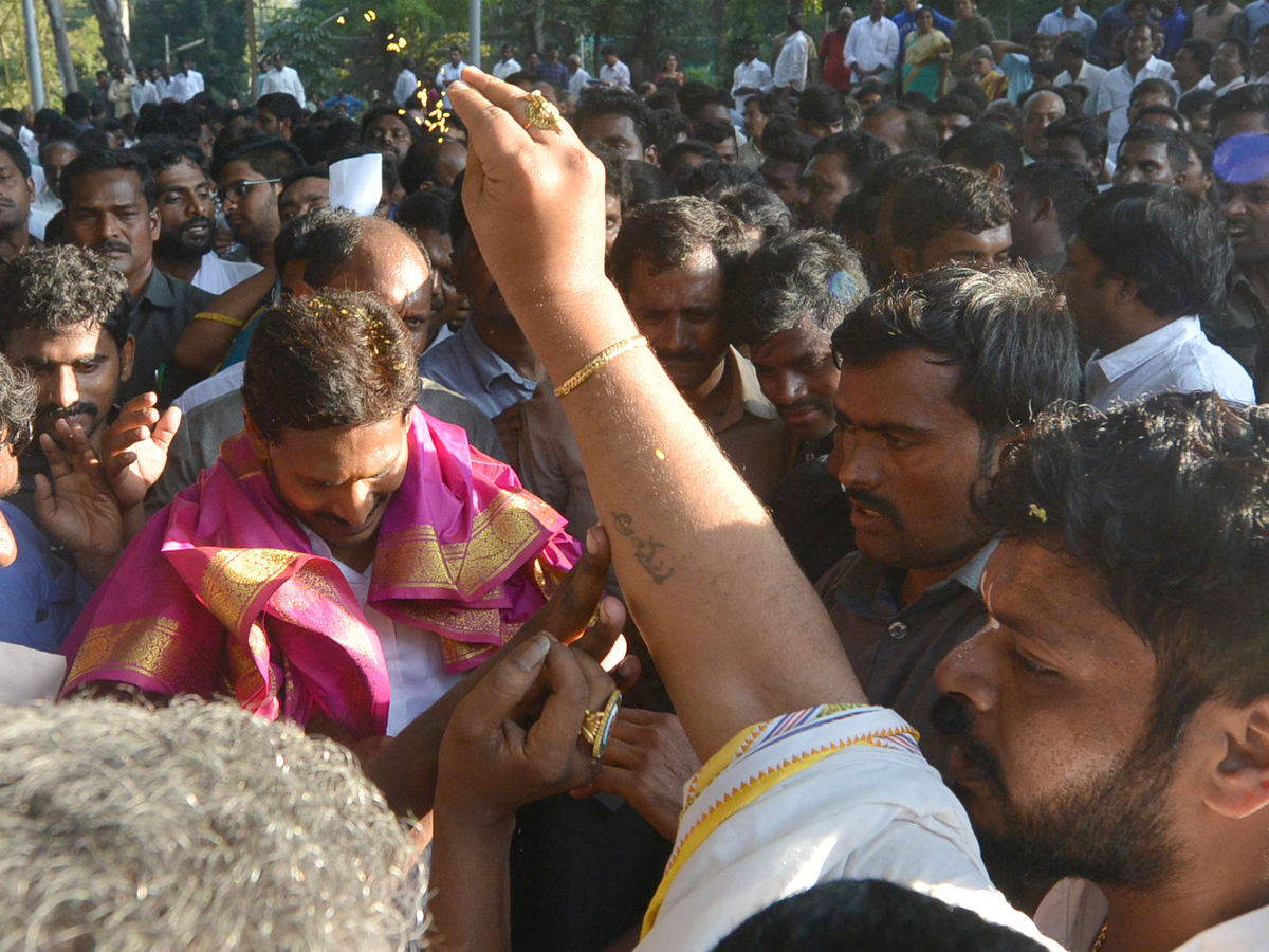 YS Jagan Mohan Reddy in Tirumala Photo Gallery - Sakshi19