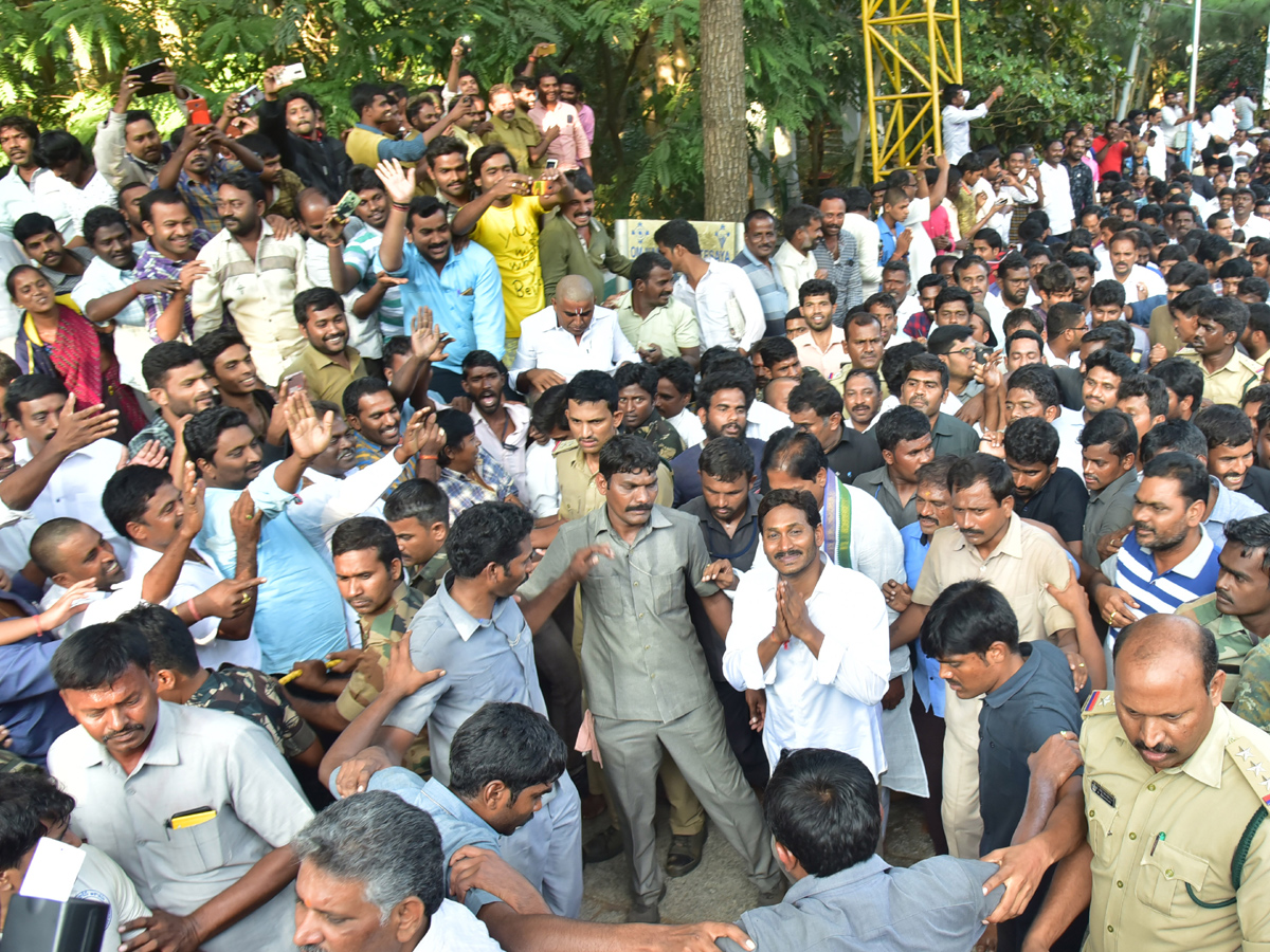 YS Jagan Mohan Reddy in Tirumala Photo Gallery - Sakshi8