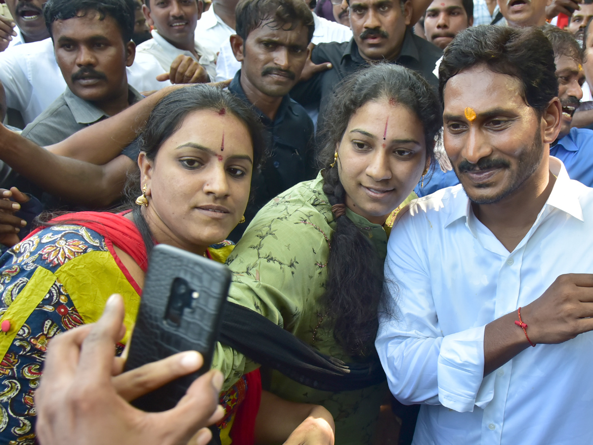 YS Jagan Mohan Reddy in Tirumala Photo Gallery - Sakshi25