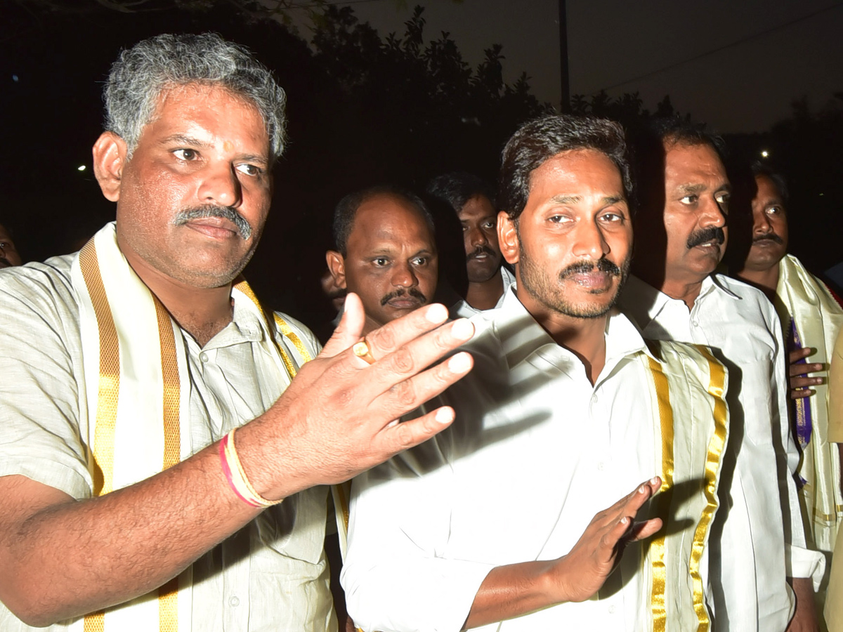 YS Jagan Mohan Reddy in Tirumala Photo Gallery - Sakshi2