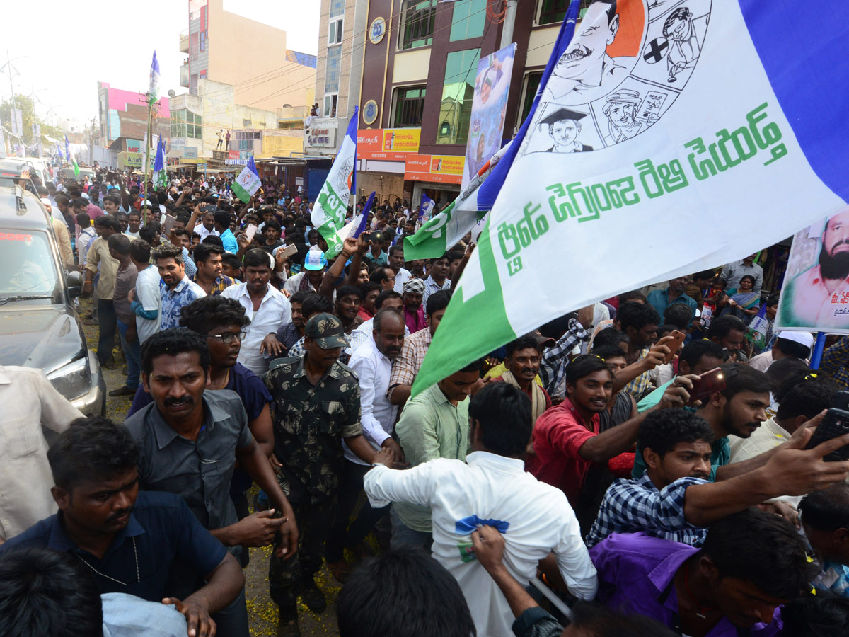 Ys jagan Prayers Ameen Peer Dargah at Kadapa - Sakshi10