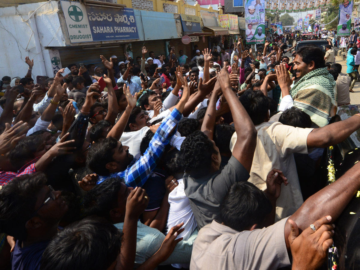 Ys jagan Prayers Ameen Peer Dargah at Kadapa - Sakshi13