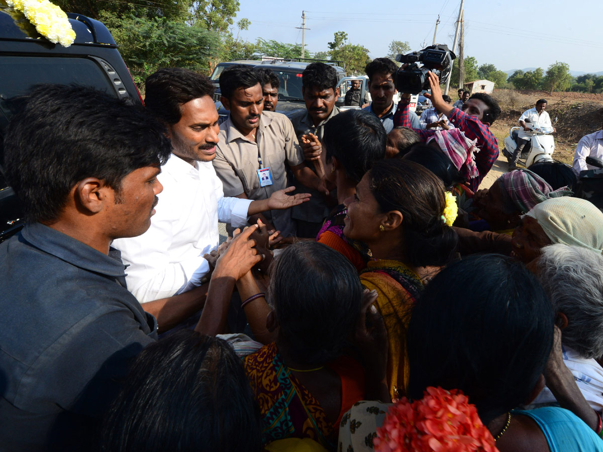 Ys jagan Prayers Ameen Peer Dargah at Kadapa - Sakshi18