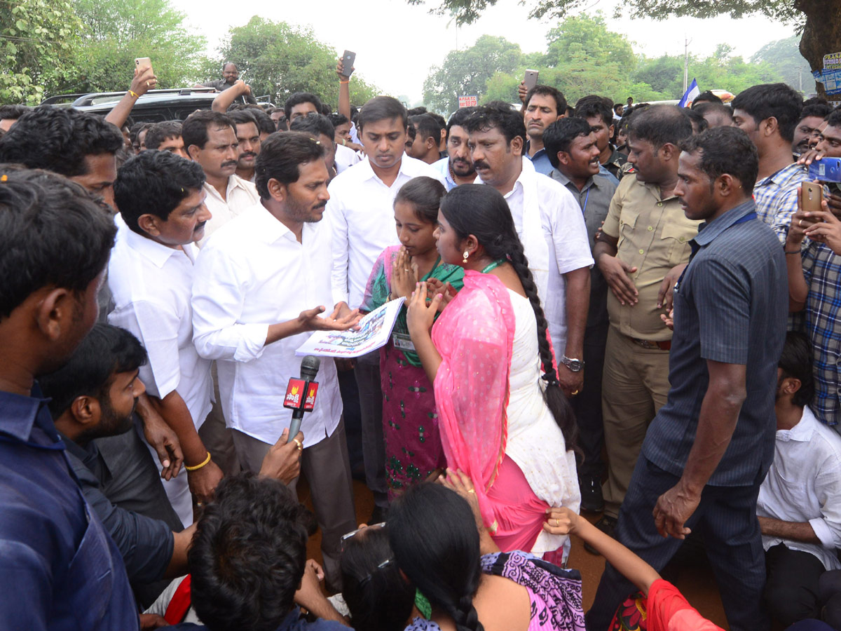 Ys jagan Prayers Ameen Peer Dargah at Kadapa - Sakshi7