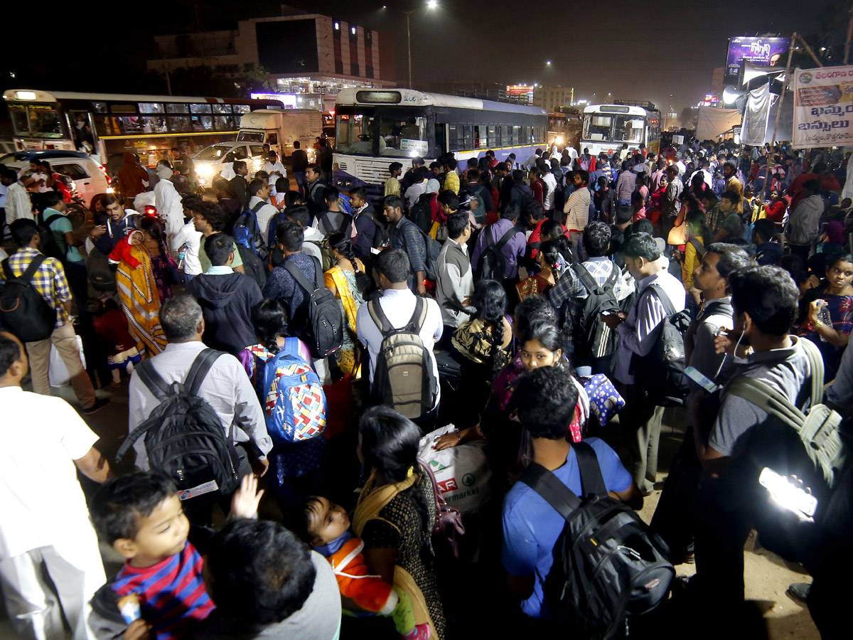 Heavy Rush in Secunderabad Railway Photo Gallery - Sakshi10