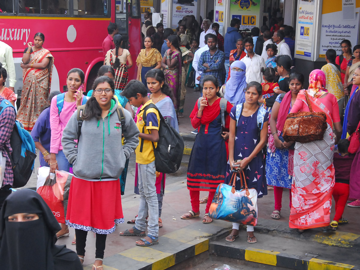 Heavy Rush in Secunderabad Railway Photo Gallery - Sakshi12