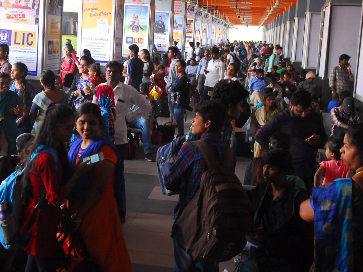 Heavy Rush in Secunderabad Railway Photo Gallery - Sakshi14