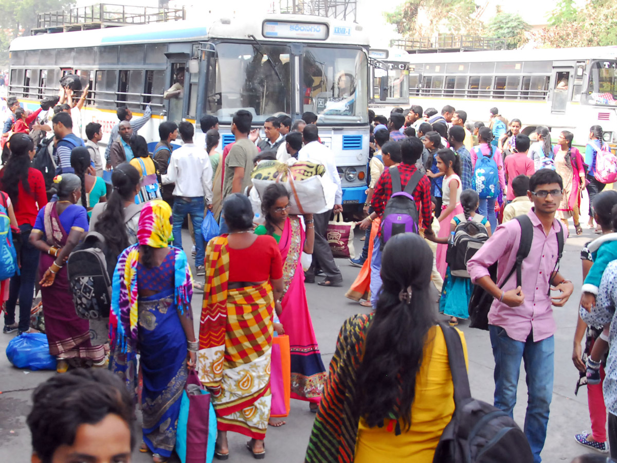 Heavy Rush in Secunderabad Railway Photo Gallery - Sakshi16