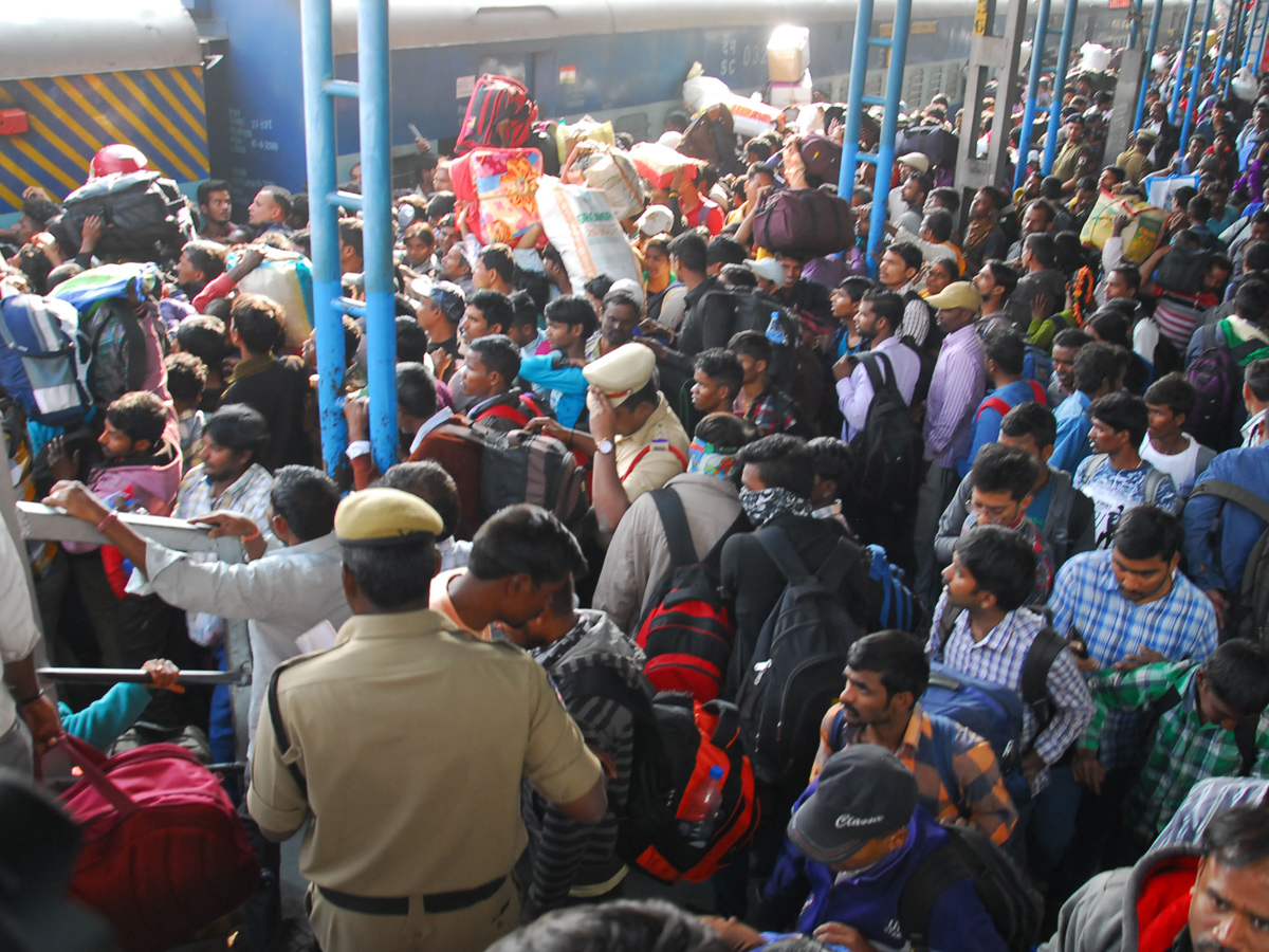 Heavy Rush in Secunderabad Railway Photo Gallery - Sakshi2